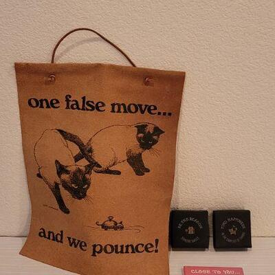 Lot 38: Assorted Cat Themed Home Deco 