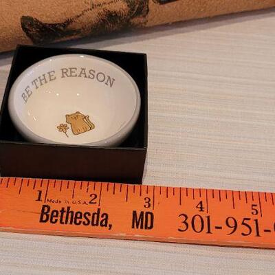 Lot 38: Assorted Cat Themed Home Deco 