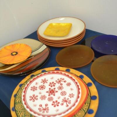 LOT 36 COLLECTION OF PLATES