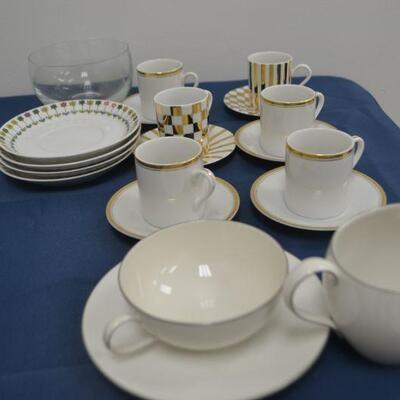LOT 37 CUPS, SAUCERS AND CREAMER