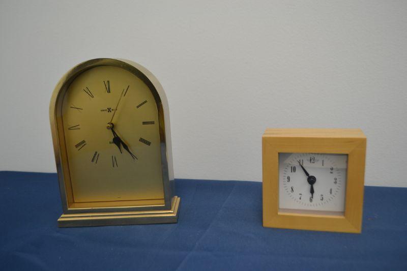 LOT 46 HOWARD MILLER CLOCK AND SMALL TABLE CLOCK