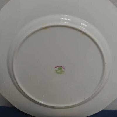 LOT 51 PLATE AND TEA & SAUCER COLLECTION 