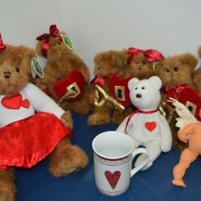 LOT 61  VALENTINES DAY COLLECTION