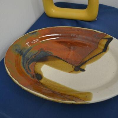 LOT 83  POTTERY PLATE AND DECOR VASE