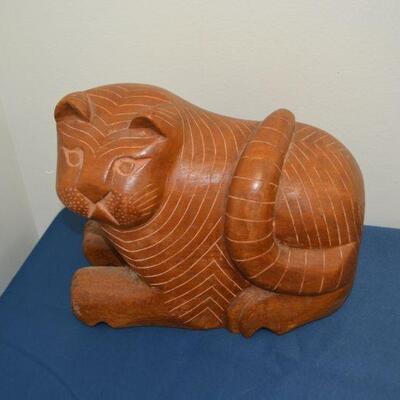 LOT 92  CARVED WOOD CAT
