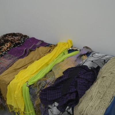 LOT 95  COLLECTION OF SCARVES