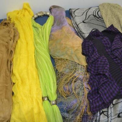 LOT 95  COLLECTION OF SCARVES