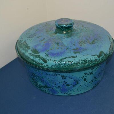 LOT 101  POT WITH LID