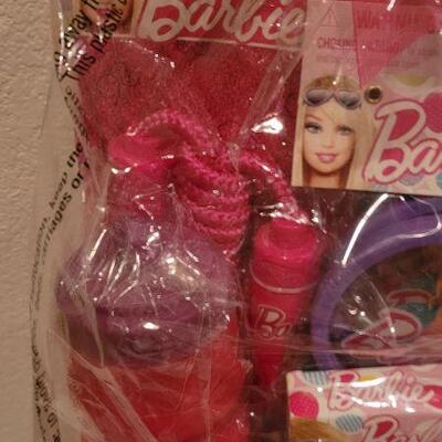 Lot 48: New BARBIE Tote Bag Gift Set