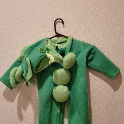 Lot 53: New Children's 12/18 MONTHS Costume - PEA IN A POD w/ HAT 