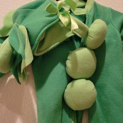 Lot 53: New Children's 12/18 MONTHS Costume - PEA IN A POD w/ HAT 