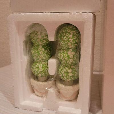 Lot 63: Vintage New Stock Dept. 56 SNOWBABIES feat. Revolving Music Box