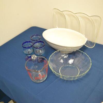 LOT 73   GLASS AND DECOR