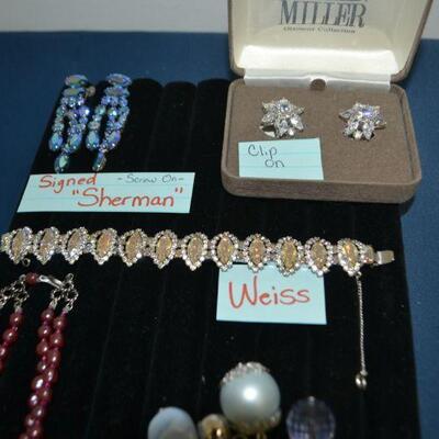 LOT 75   COSTUME JEWELRY   (DISPLAY NOT PART OF THIS LOT)