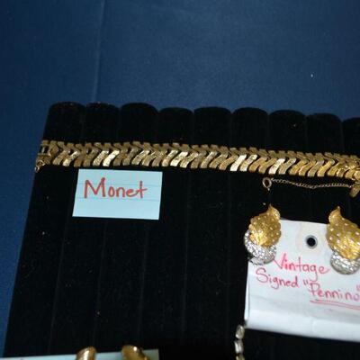 LOT 126  COSTUME JEWELRY   (DISPLAY NOT PART OF THIS LOT)
