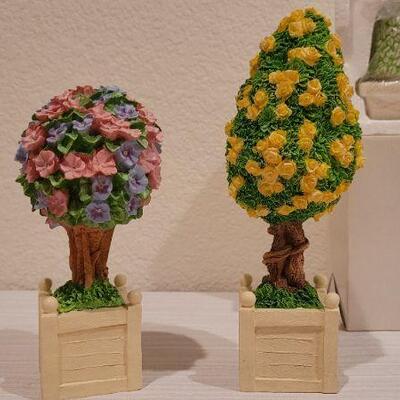 Lot 67: Vintage New Stock Dept. 56 and HALLMARK Topiary Collectibles 