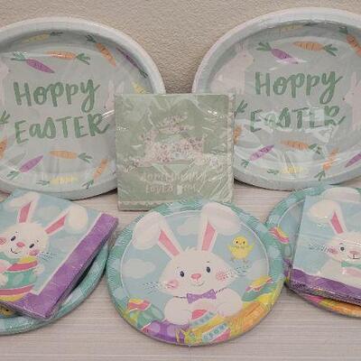 Lot 71: Assorted NEW EASTER Family Gathering Plates & Napkins