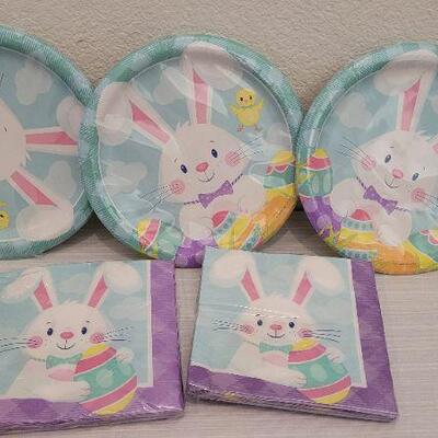 Lot 71: Assorted NEW EASTER Family Gathering Plates & Napkins