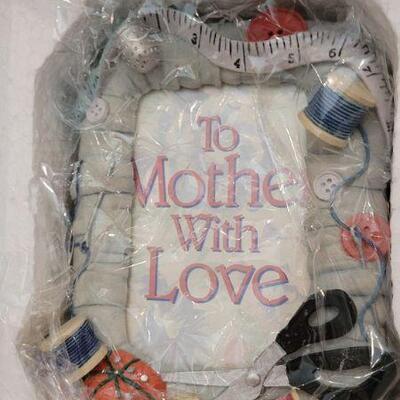 Lot 84: Vintage New Stock TO MOTHER WITH LOVE Music Box Collectible 