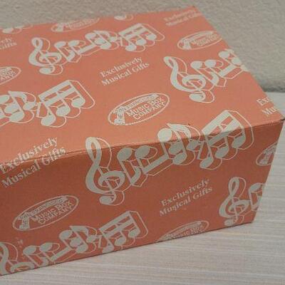 Lot 84: Vintage New Stock TO MOTHER WITH LOVE Music Box Collectible 