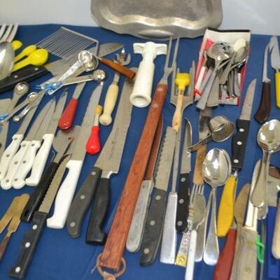 LOT 148 LARGE LOT OF KITCHEN TOOLS