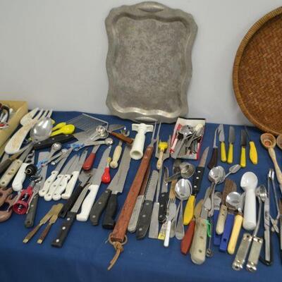 LOT 148 LARGE LOT OF KITCHEN TOOLS