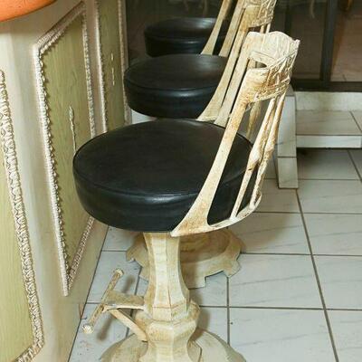 Vintage L Shaped Bar and 4 Cushioned Barstool Chairs YD#022-0020