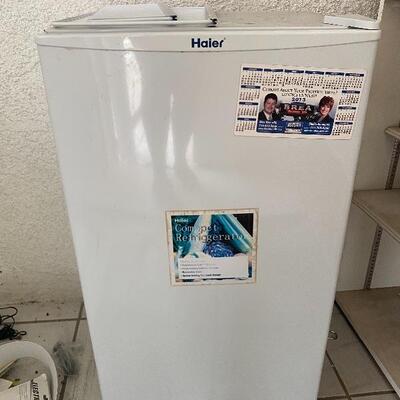 Haier Small 3.3 cu ft Mini Fridge Refrigerator YD#