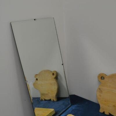 LOT 153  CUTTING BOARD COLLECTION AND MIRROR