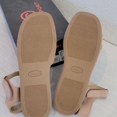 Lot 117: NEW Rockport Sandals - Tan