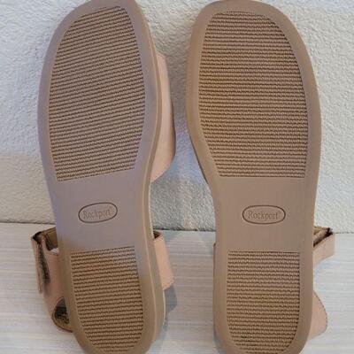 Lot 117: NEW Rockport Sandals - Tan