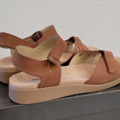 Lot 118: NEW Rockport Sandals- Brown