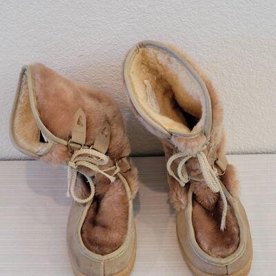 Lot 119: Vintage Quoddy Boots size 9