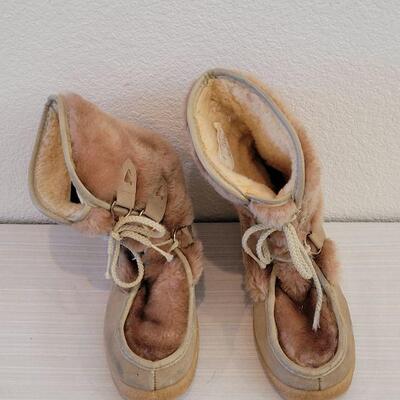 Lot 119: Vintage Quoddy Boots size 9
