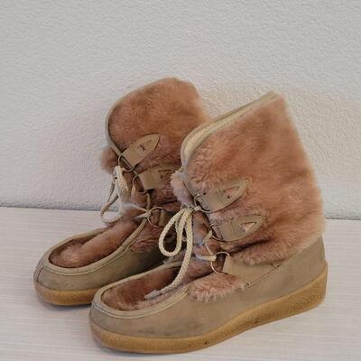 Lot 119: Vintage Quoddy Boots size 9