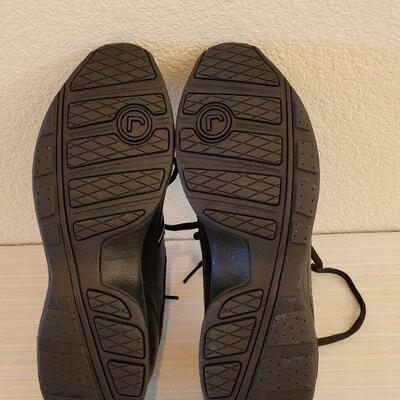 Lot 120: NEW without Tags Rockport Black Shoes size 8.5 wide