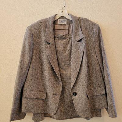 Lot 126: PENDLETON Black & White Skirt Suit size 22