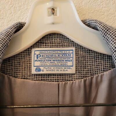 Lot 126: PENDLETON Black & White Skirt Suit size 22