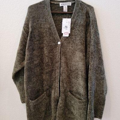 Lot 127: (2) Sweaters (one new with Tags)