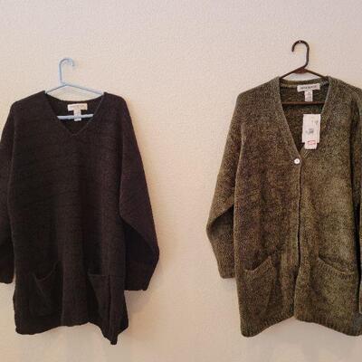 Lot 127: (2) Sweaters (one new with Tags)