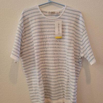 Lot 136: NEW Liz Claiborne Short Sleeve Sweater 