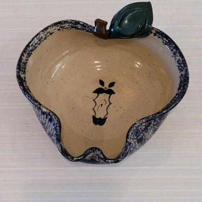 Lot 153: Three Rivers Pottery Apple Bowl