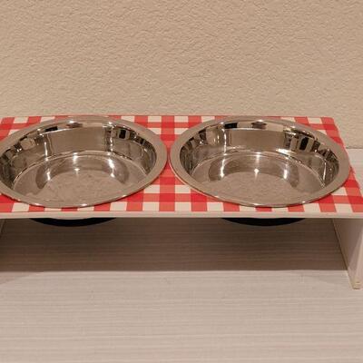 Lot 156: Pet Bowl
