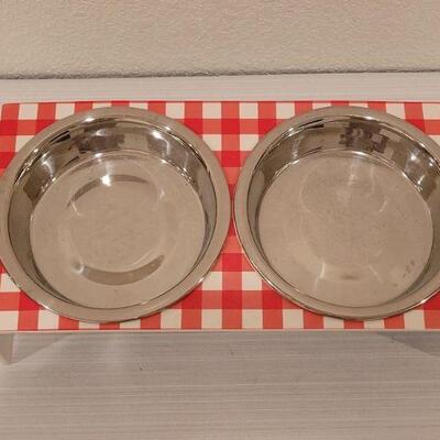 Lot 156: Pet Bowl