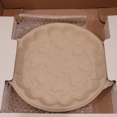 Lot 159: New Brown Bag Cookie Art Shortbread Scalloped Edge Pan