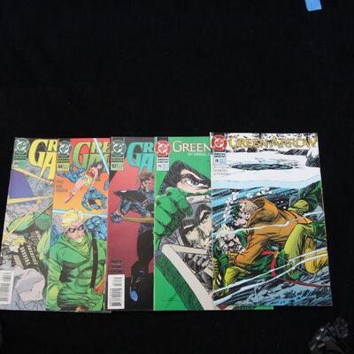 Green Arrow Lot containing 5 issues. (1993,DC)  8.5 VF+