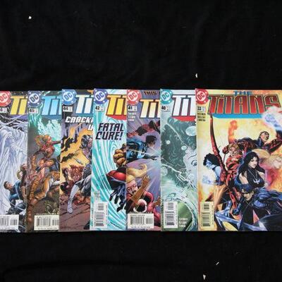 The Titans Lot containing 7 issues. (1999,DC)  9.0 VF/NM