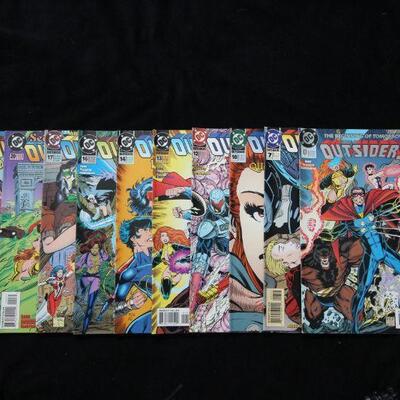 Outsiders Lot containing 10 issues. (1993,DC)  9.0 VF/NM