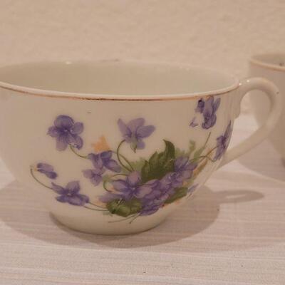 Lot 161: (4) Vintage Tea Cups