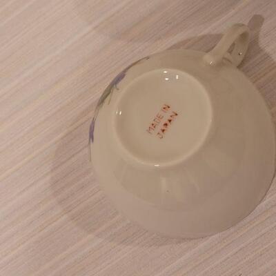 Lot 161: (4) Vintage Tea Cups